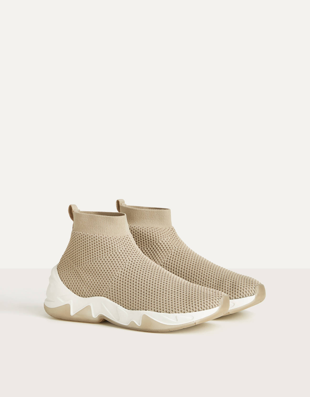 Hohe Sneaker mit elastischem Schaft